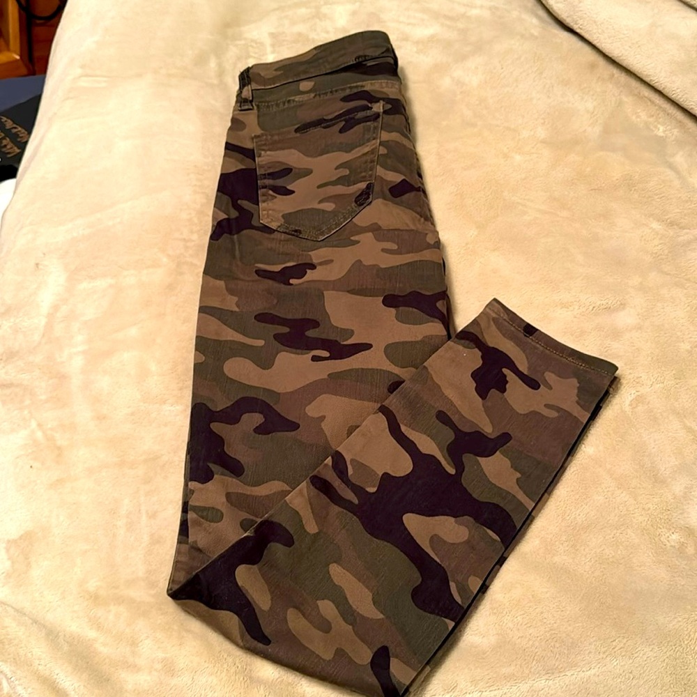 NWOT Gap Camo Jeans Size 26/2